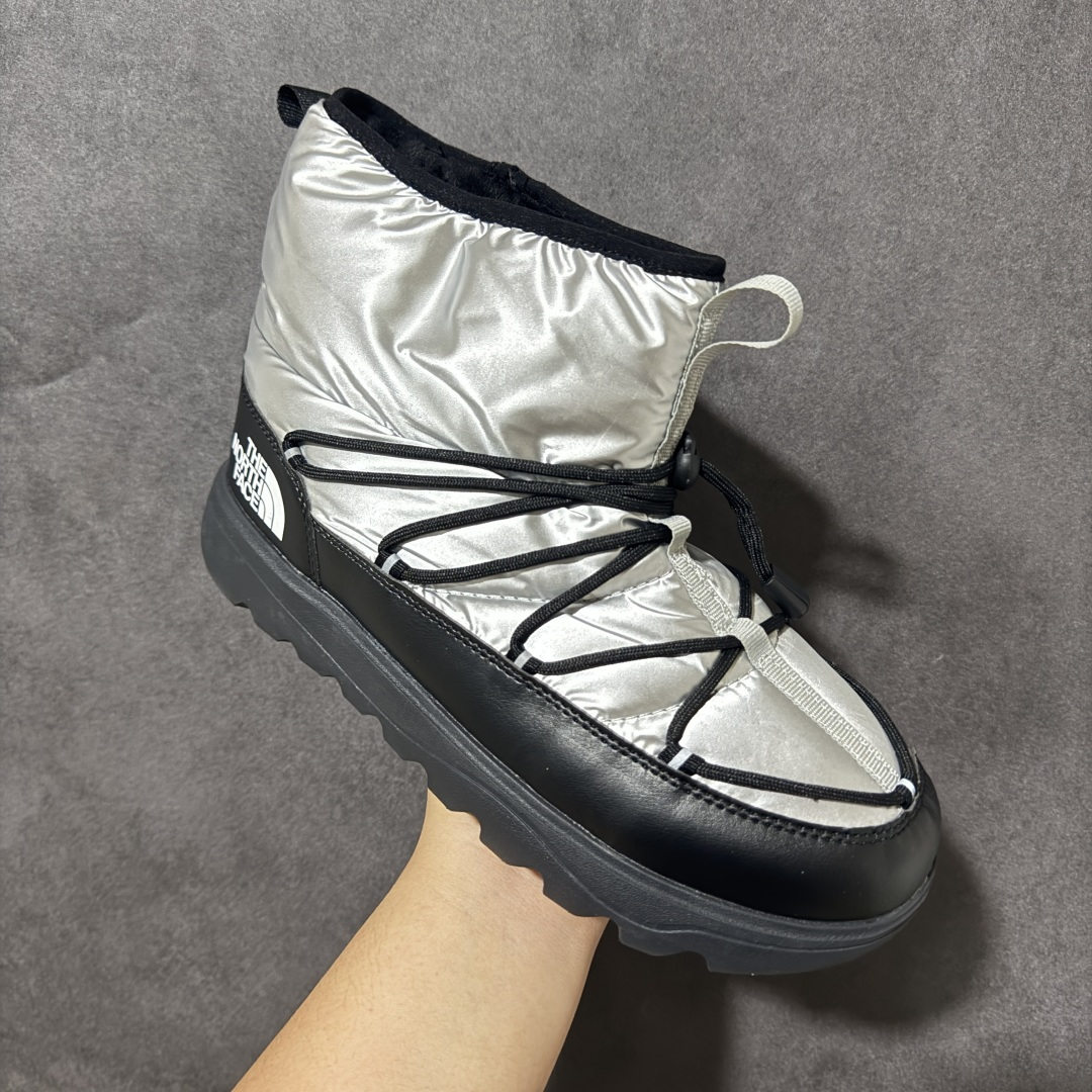 The North Face Borealis Short Boots 户外短靴 鞋身采用耐磨面料打造，版型利落硬朗，具