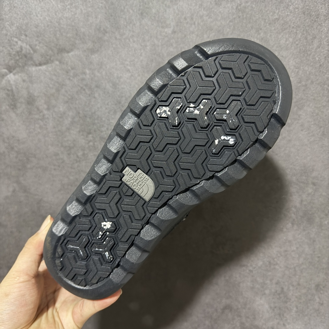 The North Face Borealis Short Boots 户外短靴 鞋身采用耐磨面料打造，版型利落硬朗，具