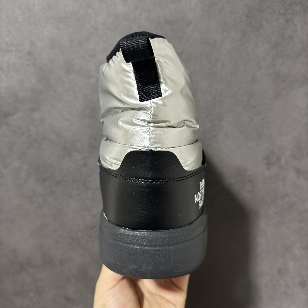 The North Face Borealis Short Boots 户外短靴 鞋身采用耐磨面料打造，版型利落硬朗，具