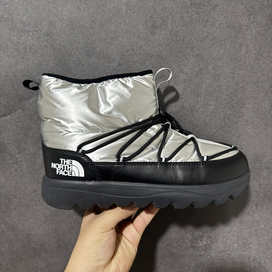 The North Face Borealis Short Boots 户外短靴 鞋身采用耐磨面料打造，版型利落硬朗，具
