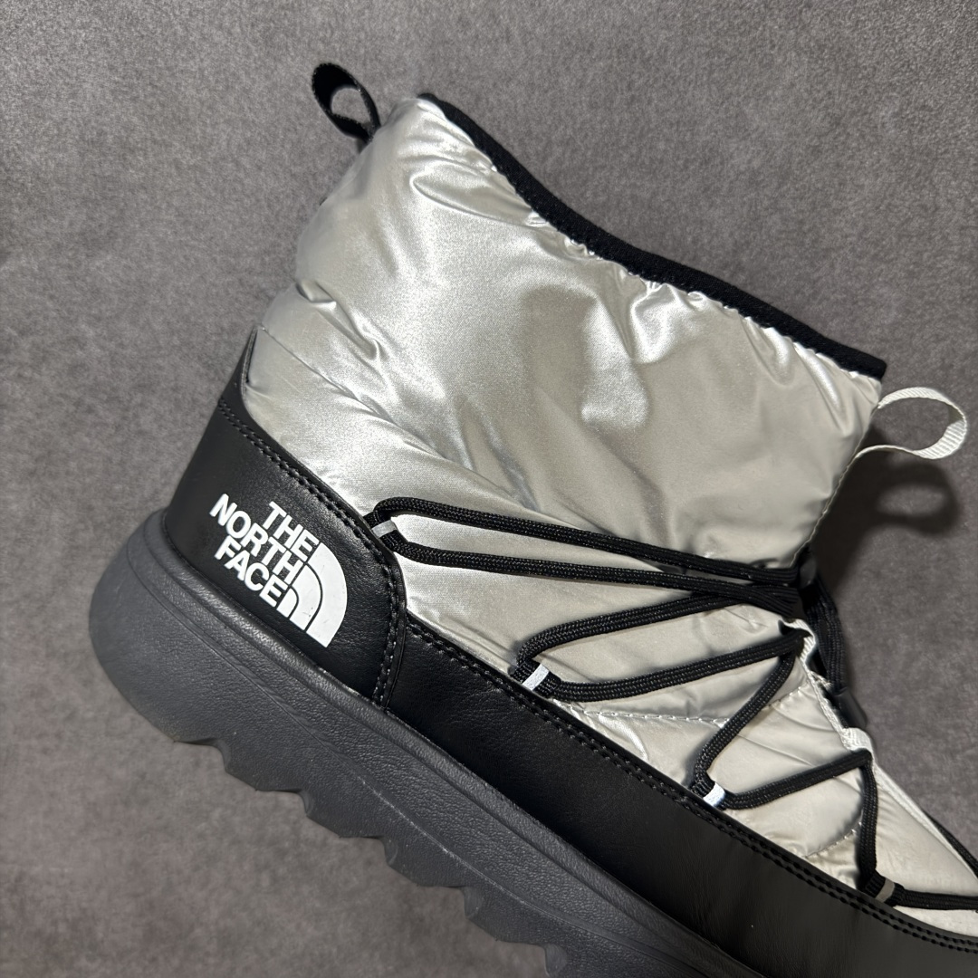 The North Face Borealis Short Boots 户外短靴 鞋身采用耐磨面料打造，版型利落硬朗，具