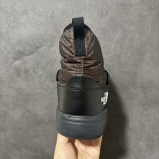 The North Face Borealis Short Boots 户外短靴 鞋身采用耐磨面料打造,版型利落硬朗,具 The North Face Borealis Short Boots 户外短靴 鞋身采用耐磨面料打造,版型利落硬朗,具