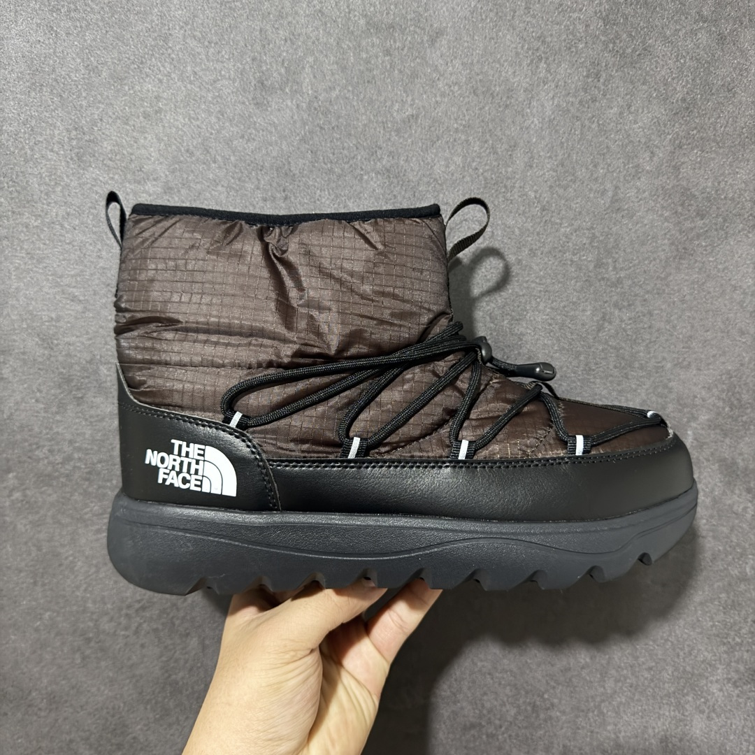 The North Face Borealis Short Boots 户外短靴 鞋身采用耐磨面料打造，版型利落硬朗，具