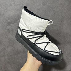 The North Face Borealis Short Boots 户外短靴 鞋身采用耐磨面料打造,版型利落硬朗,具 The North Face Borealis Short Boots 户外短靴 鞋身采用耐磨面料打造,版型利落硬朗,具