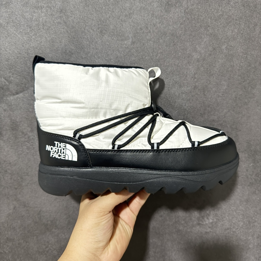 The North Face Borealis Short Boots 户外短靴 鞋身采用耐磨面料打造，版型利落硬朗，具