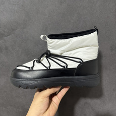 The North Face Borealis Short Boots 户外短靴 鞋身采用耐磨面料打造,版型利落硬朗,具 The North Face Borealis Short Boots 户外短靴 鞋身采用耐磨面料打造,版型利落硬朗,具