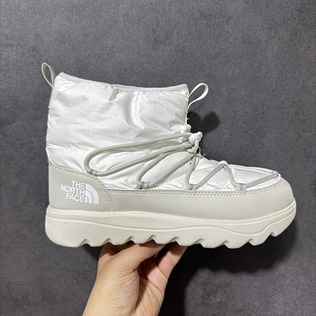 The North Face Borealis Short Boots 户外短靴 鞋身采用耐磨面料打造，版型利落硬朗，具