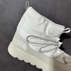 The North Face Borealis Short Boots 户外短靴 鞋身采用耐磨面料打造,版型利落硬朗,具 The North Face Borealis Short Boots 户外短靴 鞋身采用耐磨面料打造,版型利落硬朗,具