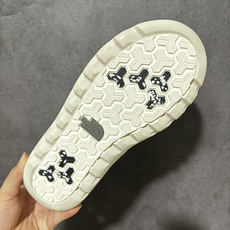 The North Face Borealis Short Boots 户外短靴 鞋身采用耐磨面料打造,版型利落硬朗,具 The North Face Borealis Short Boots 户外短靴 鞋身采用耐磨面料打造,版型利落硬朗,具