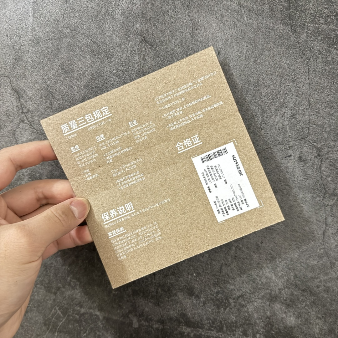 LOEWE罗意威 x ON昂跑 联名款 Cloudsolo系列 •原鞋一致橡胶底 原版高弹MD 加爆米花料 •正确后跟小