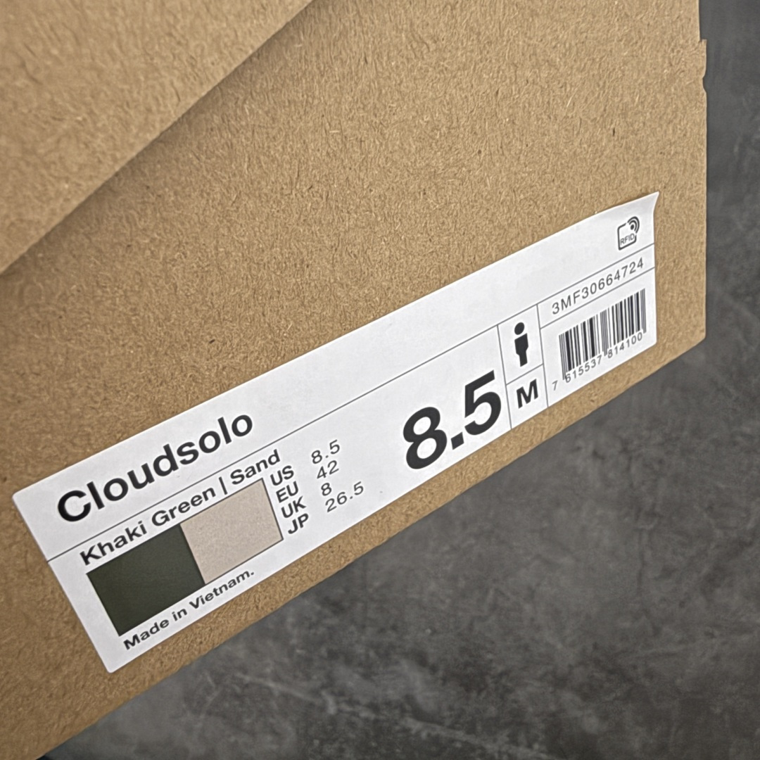 LOEWE罗意威 x ON昂跑 联名款 Cloudsolo系列 •原鞋一致橡胶底 原版高弹MD 加爆米花料 •正确后跟小