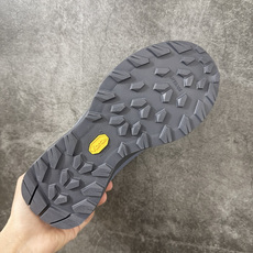 Arcteryx始祖鸟 NORVAN KOPEC GTX 覆盖防水 低帮户外登山徒步鞋,特有的独立衬垫 穿着更合脚 带有 Arcteryx始祖鸟 NORVAN KOPEC GTX 覆盖防水 低帮户外登山徒步鞋,特有的独立衬垫 穿着更合脚 带有