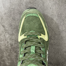 New Balance x KITH NB 2011 Ronnie Fieg拼接舒适跑步鞋 男女同款 这款New Bal New Balance x KITH NB 2011 Ronnie Fieg拼接舒适跑步鞋 男女同款 这款New Bal