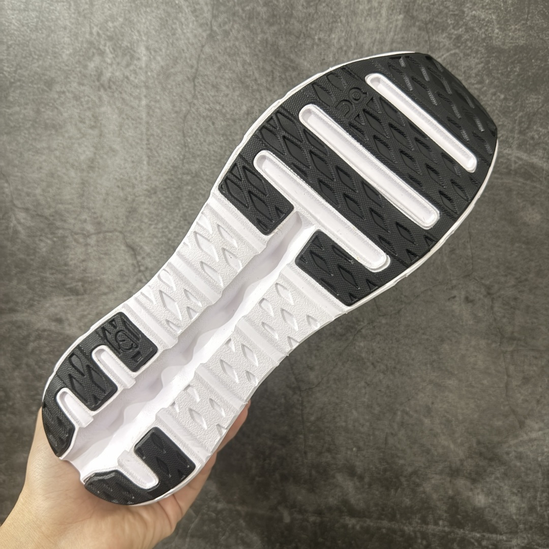 ON昂跑系列 鞋面采用一体成型布料 有弹性非常透气 鞋底是镂空设计 运用了CLOUDTILT专利技术 弹力十足 毫无负重