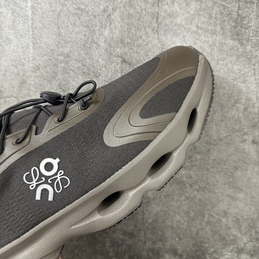 LOEWE罗意威 x ON昂跑 联名款 Cloudsolo系列 •原鞋一致橡胶底 原版高弹MD 加爆米花料 •正确后跟小