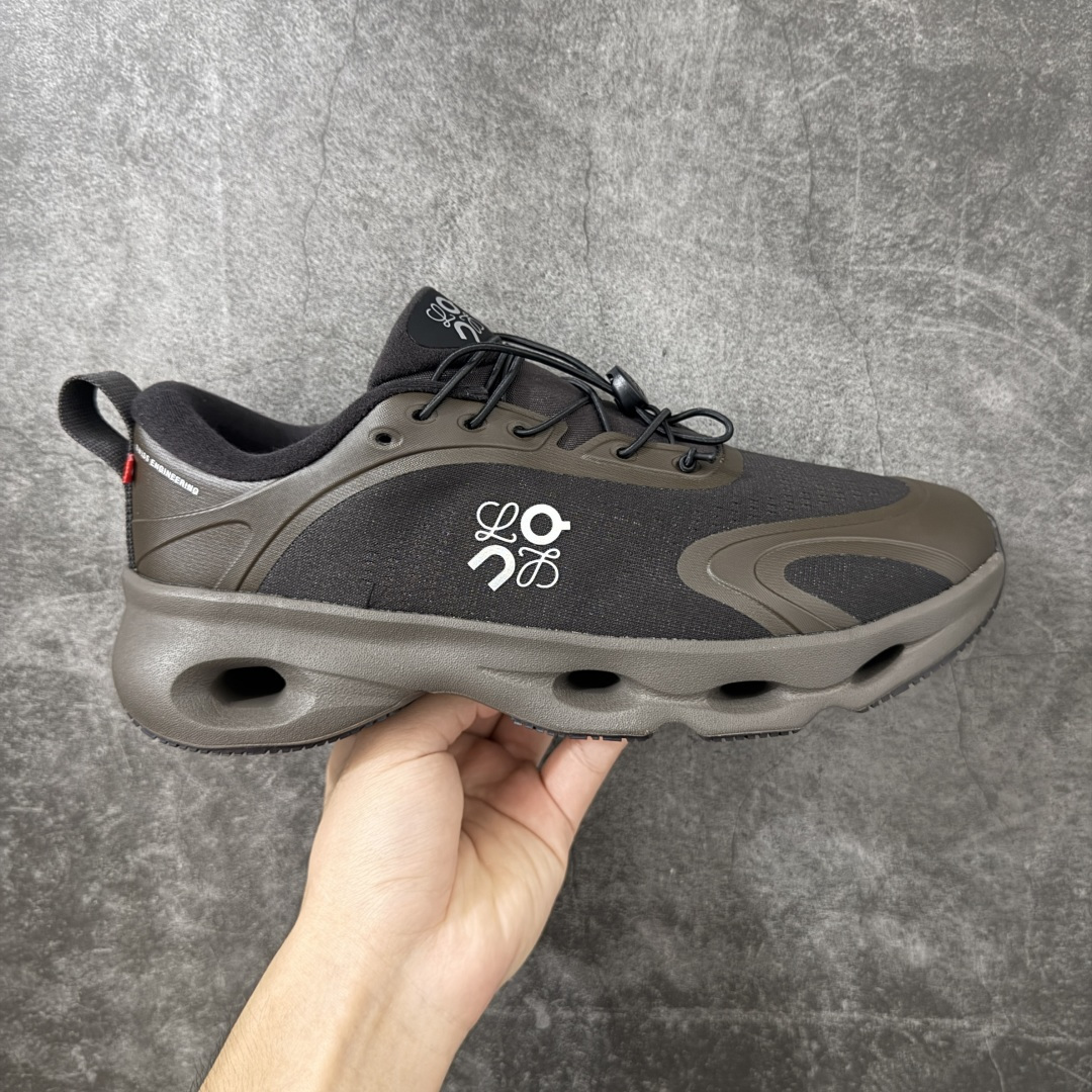 LOEWE罗意威 x ON昂跑 联名款 Cloudsolo系列 •原鞋一致橡胶底 原版高弹MD 加爆米花料 •正确后跟小