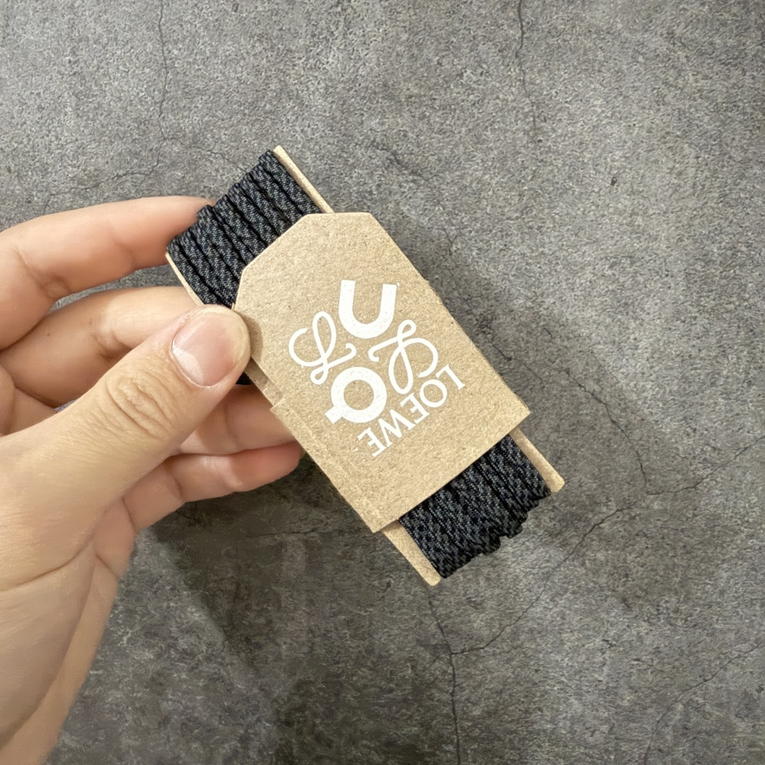 LOEWE罗意威 x ON昂跑 联名款 Cloudsolo系列 •原鞋一致橡胶底 原版高弹MD 加爆米花料 •正确后跟小