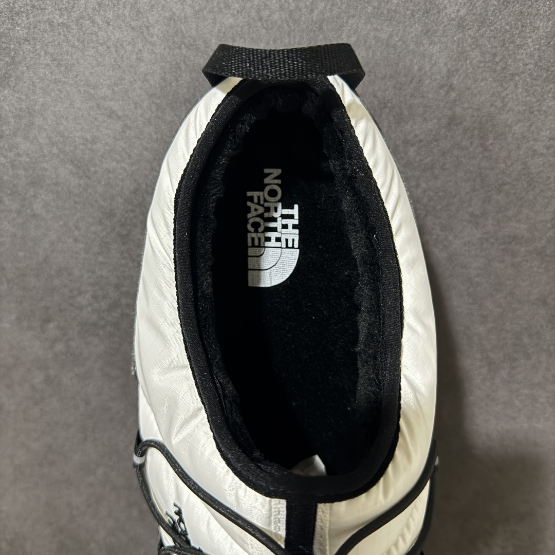 The North Face Borealis Short Boots 黑白 户外短靴 鞋面结构扎实，鞋型立体挺括 鞋底
