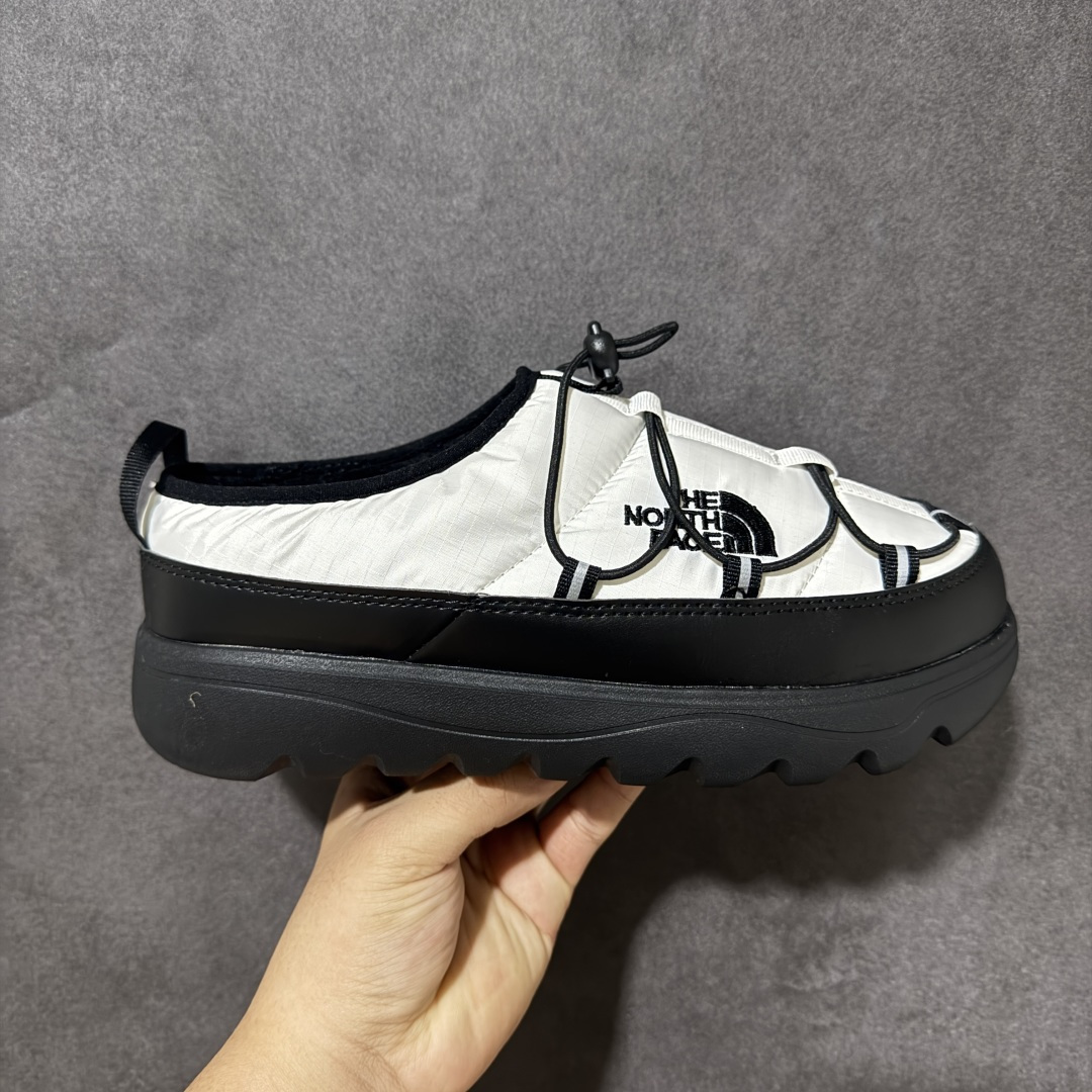 The North Face Borealis Short Boots 黑白 户外短靴 鞋面结构扎实，鞋型立体挺括 鞋底