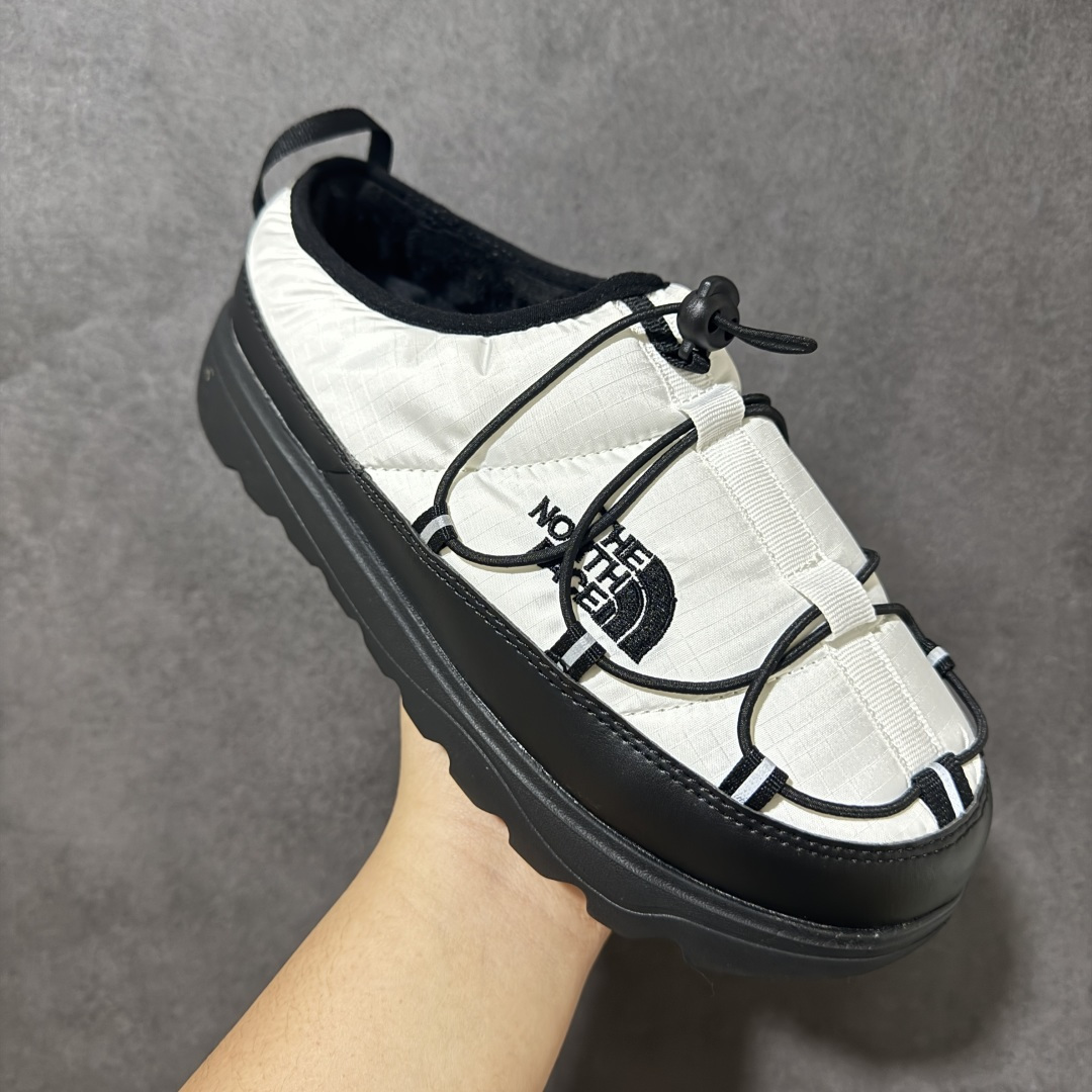 The North Face Borealis Short Boots 黑白 户外短靴 鞋面结构扎实，鞋型立体挺括 鞋底