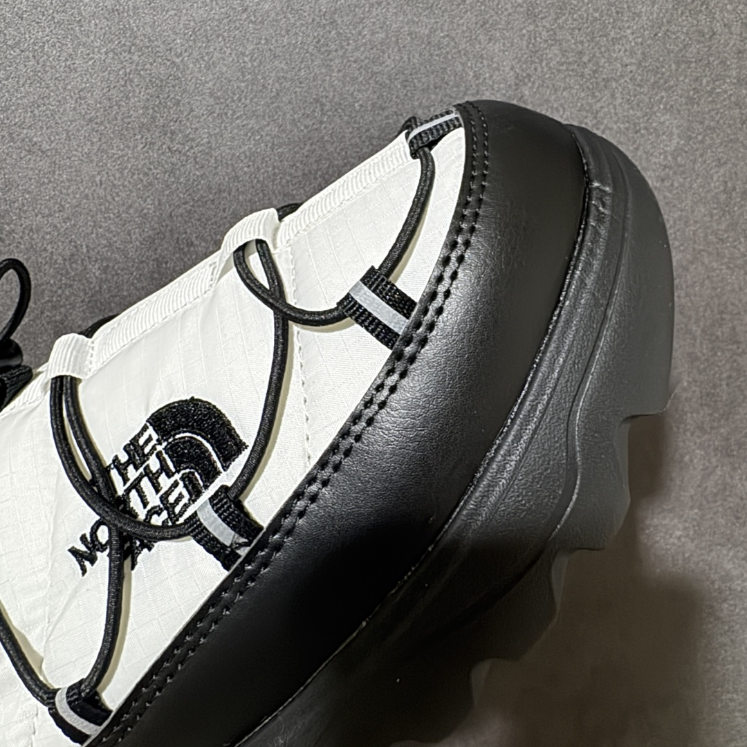 The North Face Borealis Short Boots 黑白 户外短靴 鞋面结构扎实，鞋型立体挺括 鞋底