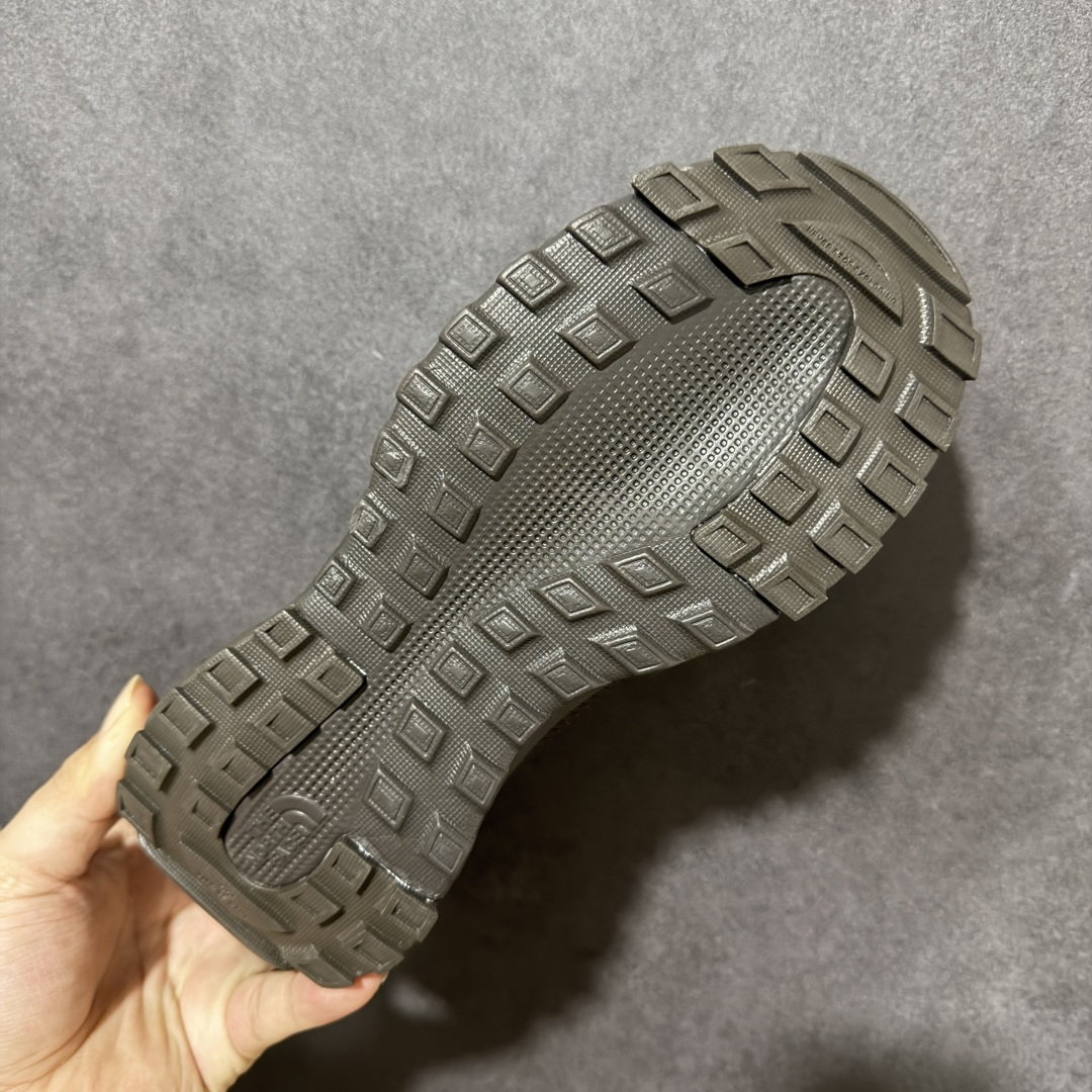 The North Face Never Stop Lace 深棕色 户外休闲鞋 透气织物鞋面，结构稳固 中底具备良好缓