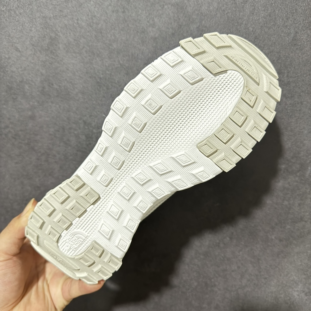 The North Face Never Stop Lace 灰白紫色 户外休闲鞋 透气织物鞋面，结构稳固 中底具备良好