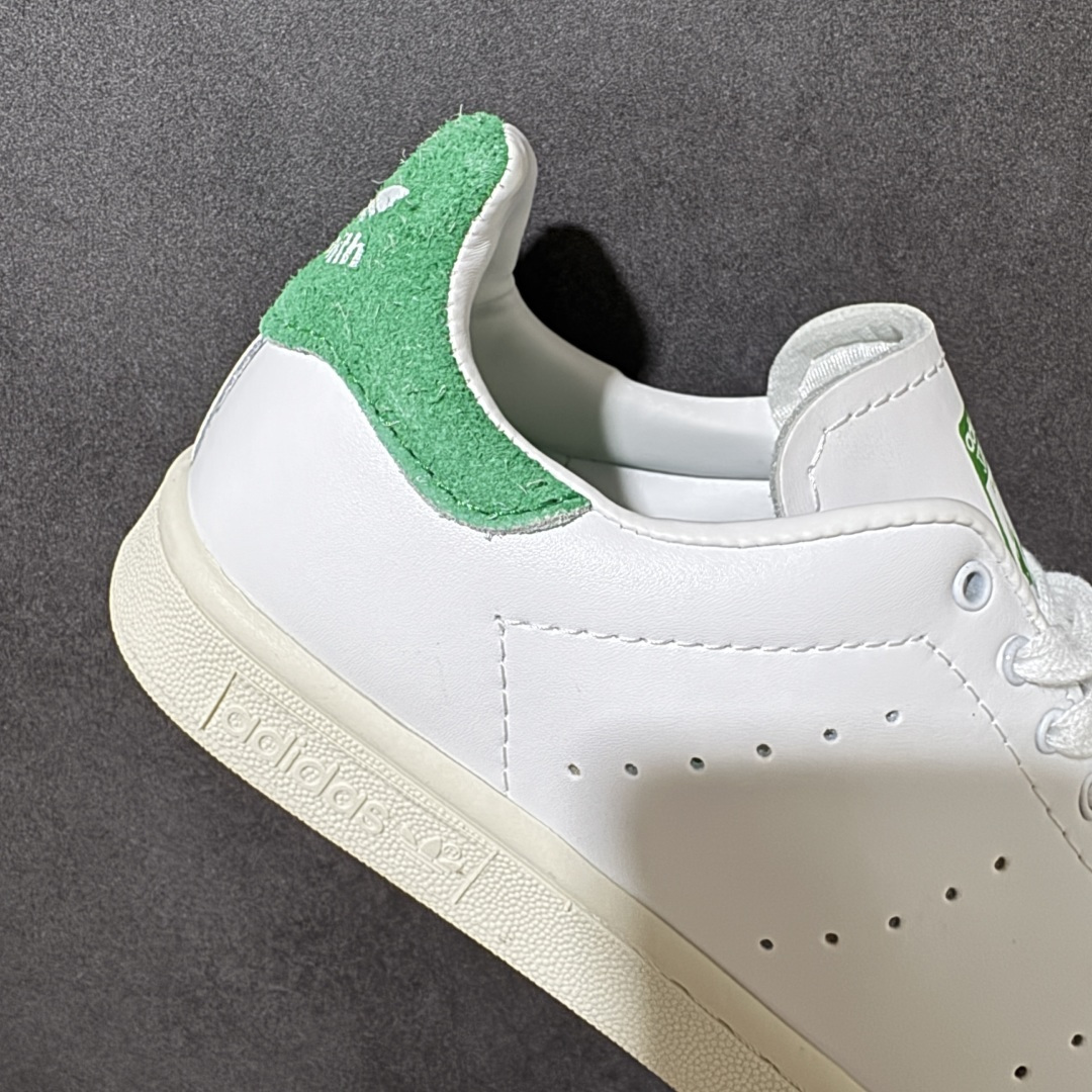 Adidas Stan Smith 80s 白绿 复古低帮板鞋 平整皮革鞋面 简约经典鞋型 鞋身线条利落，延续史密斯系列