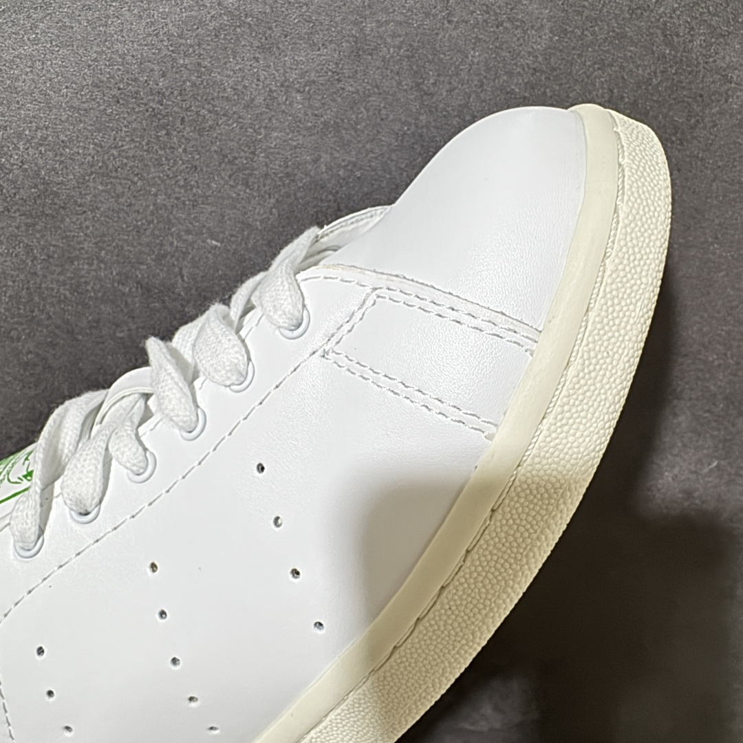 Adidas Stan Smith 80s 白绿 复古低帮板鞋 平整皮革鞋面 简约经典鞋型 鞋身线条利落，延续史密斯系列