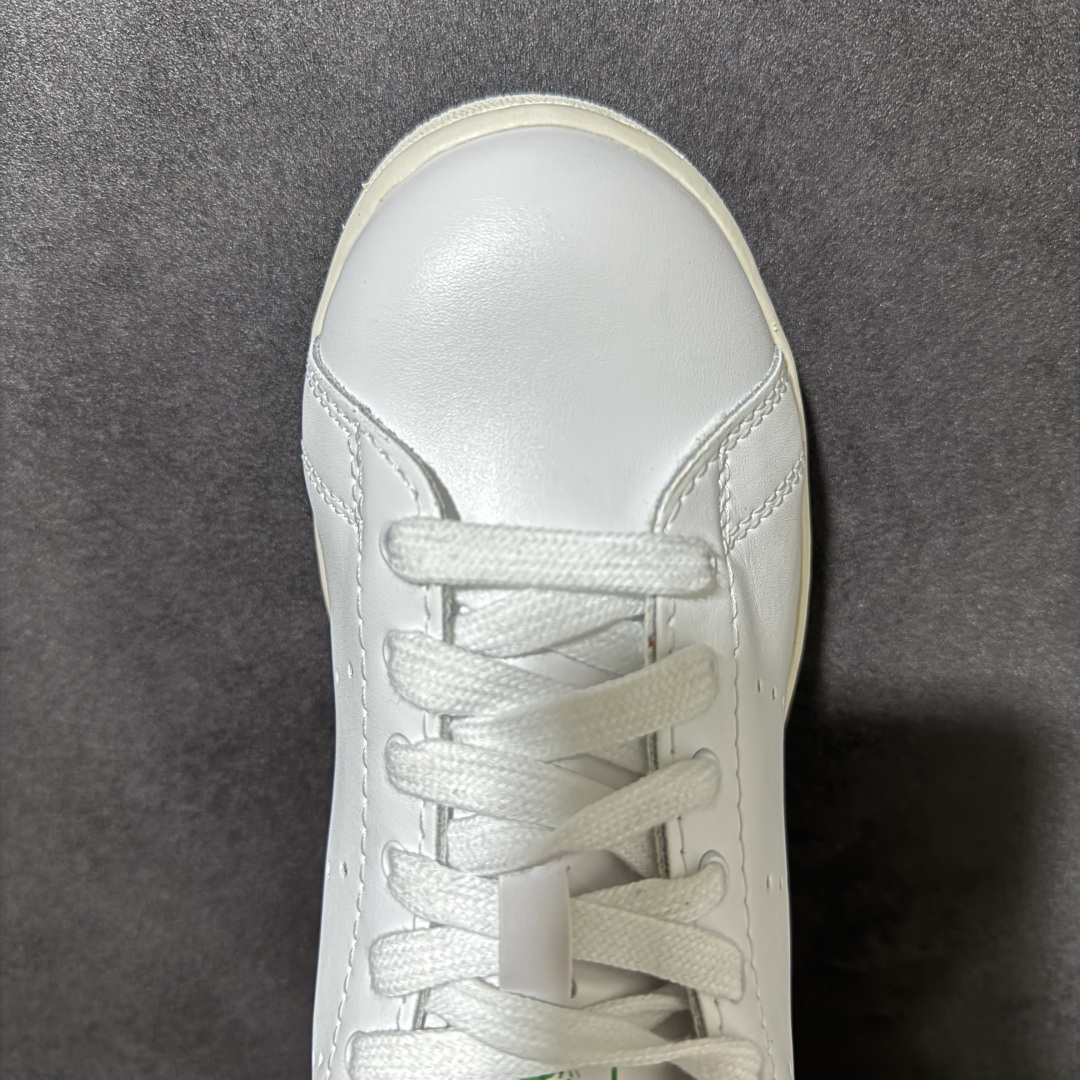Adidas Stan Smith 80s 白绿 复古低帮板鞋 平整皮革鞋面 简约经典鞋型 鞋身线条利落，延续史密斯系列