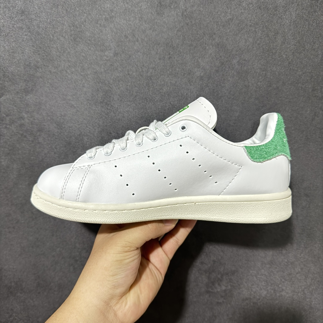 Adidas Stan Smith 80s 白绿 复古低帮板鞋 平整皮革鞋面 简约经典鞋型 鞋身线条利落，延续史密斯系列