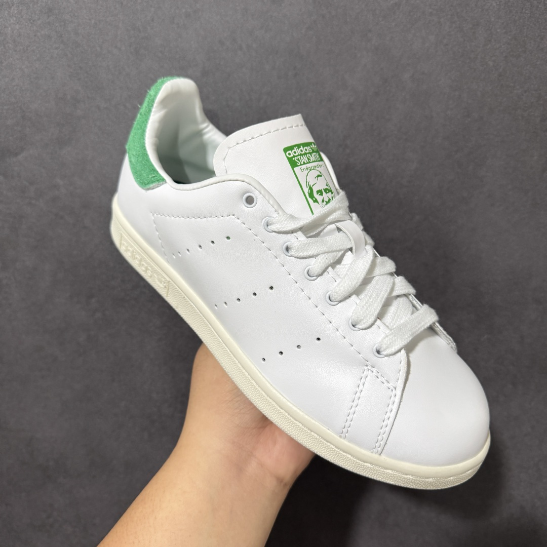 Adidas Stan Smith 80s 白绿 复古低帮板鞋 平整皮革鞋面 简约经典鞋型 鞋身线条利落，延续史密斯系列