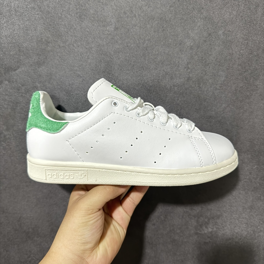 Adidas Stan Smith 80s 白绿 复古低帮板鞋 平整皮革鞋面 简约经典鞋型 鞋身线条利落，延续史密斯系列