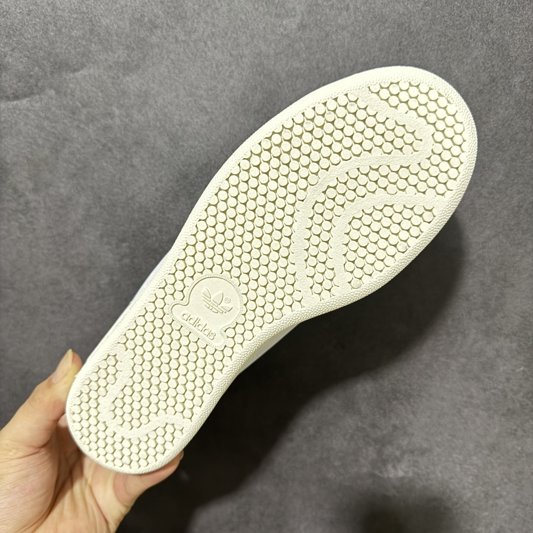 Adidas Stan Smith 80s 白绿 复古低帮板鞋 平整皮革鞋面 简约经典鞋型 鞋身线条利落，延续史密斯系列
