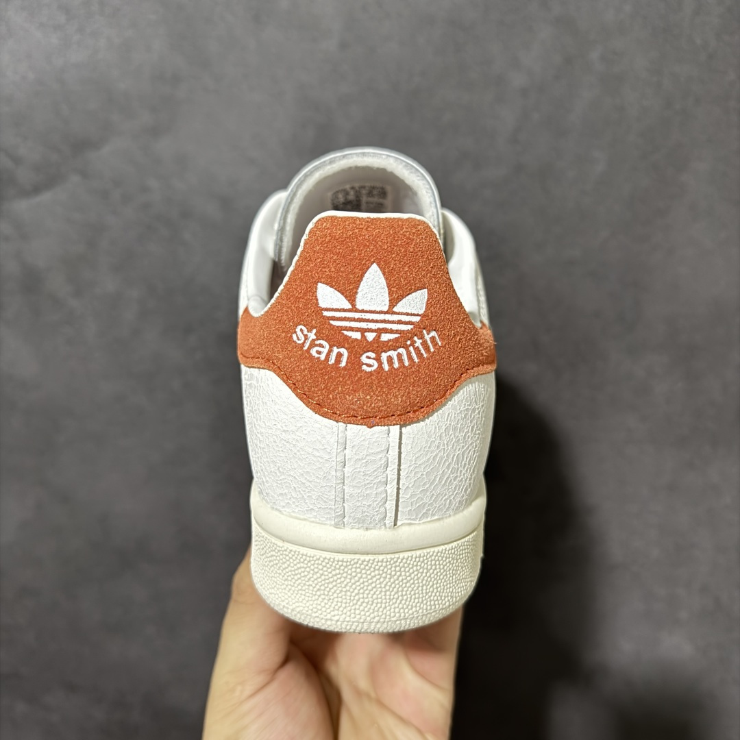Adidas Stan Smith 80s 白橙 复古低帮板鞋 平整皮革鞋面 简约经典鞋型 鞋身线条利落，延续史密斯系列