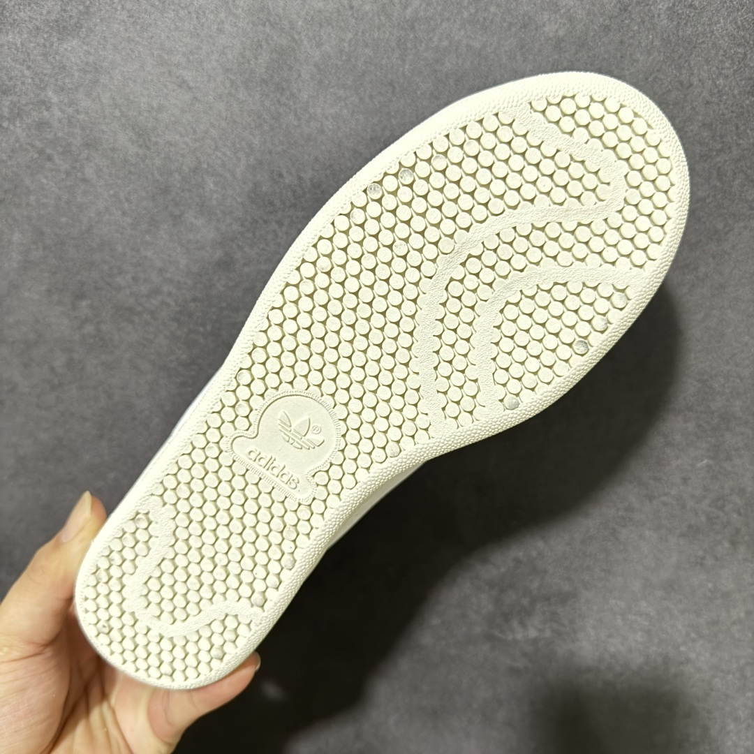 Adidas Stan Smith 80s 白橙 复古低帮板鞋 平整皮革鞋面 简约经典鞋型 鞋身线条利落，延续史密斯系列