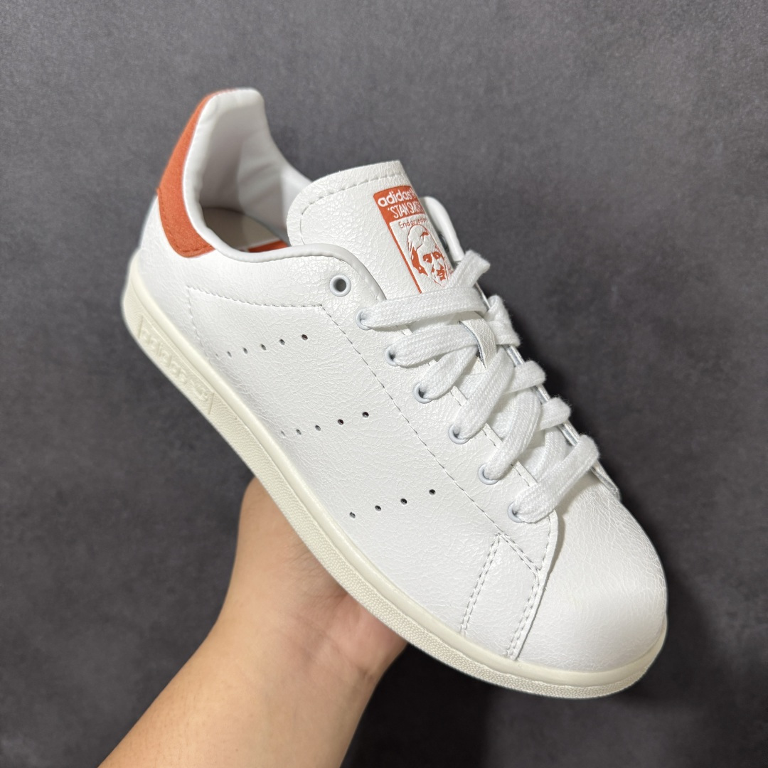 Adidas Stan Smith 80s 白橙 复古低帮板鞋 平整皮革鞋面 简约经典鞋型 鞋身线条利落，延续史密斯系列