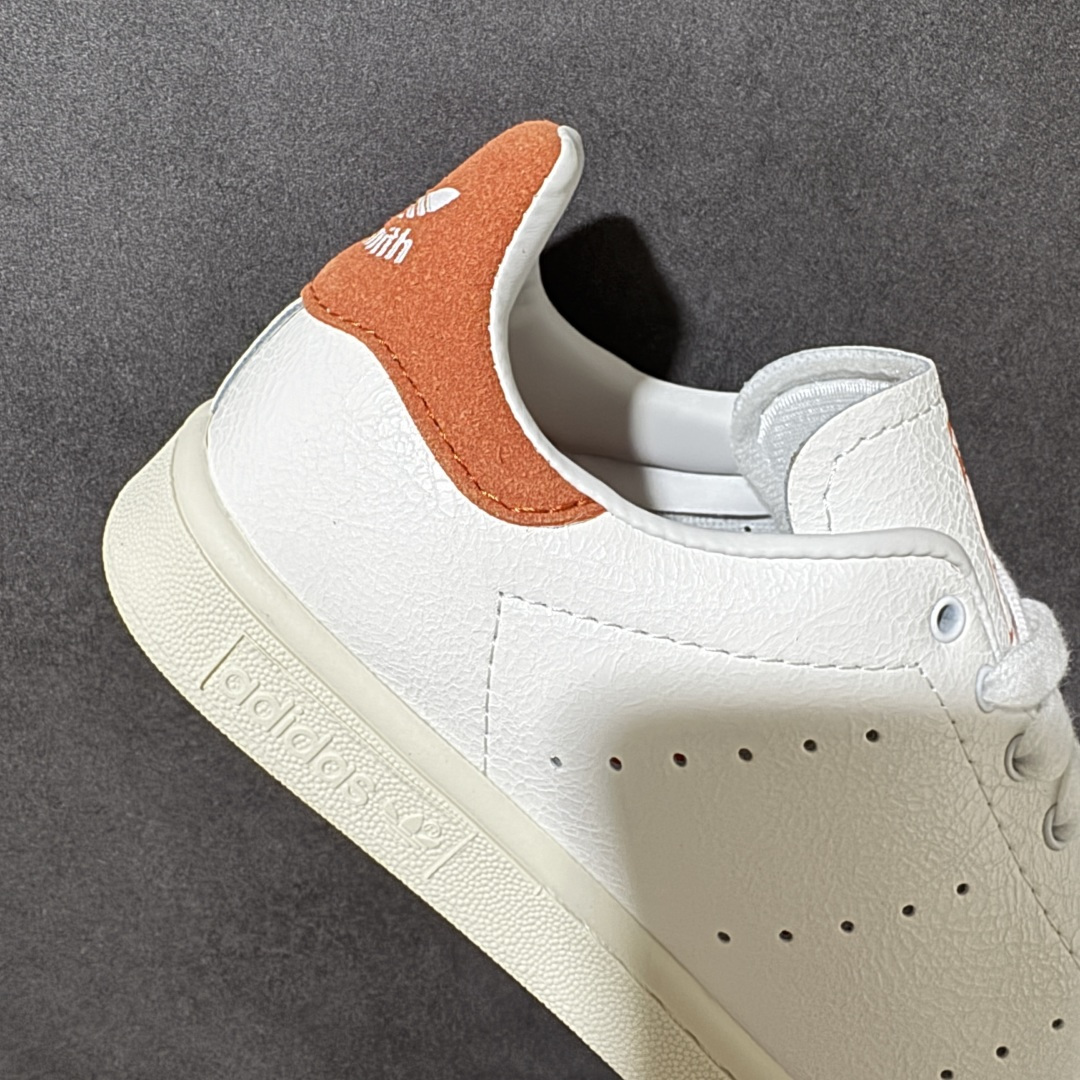 Adidas Stan Smith 80s 白橙 复古低帮板鞋 平整皮革鞋面 简约经典鞋型 鞋身线条利落，延续史密斯系列