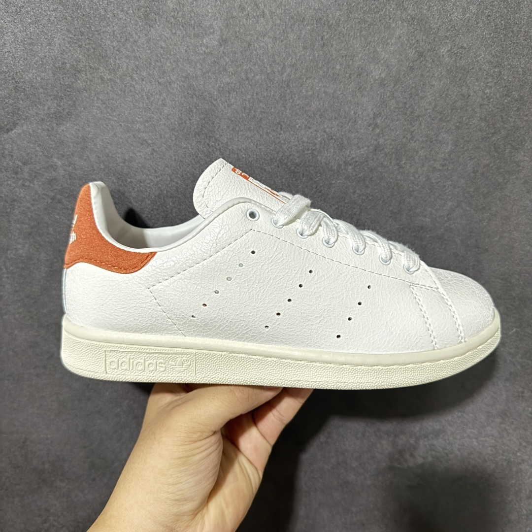 Adidas Stan Smith 80s 白橙 复古低帮板鞋 平整皮革鞋面 简约经典鞋型 鞋身线条利落，延续史密斯系列
