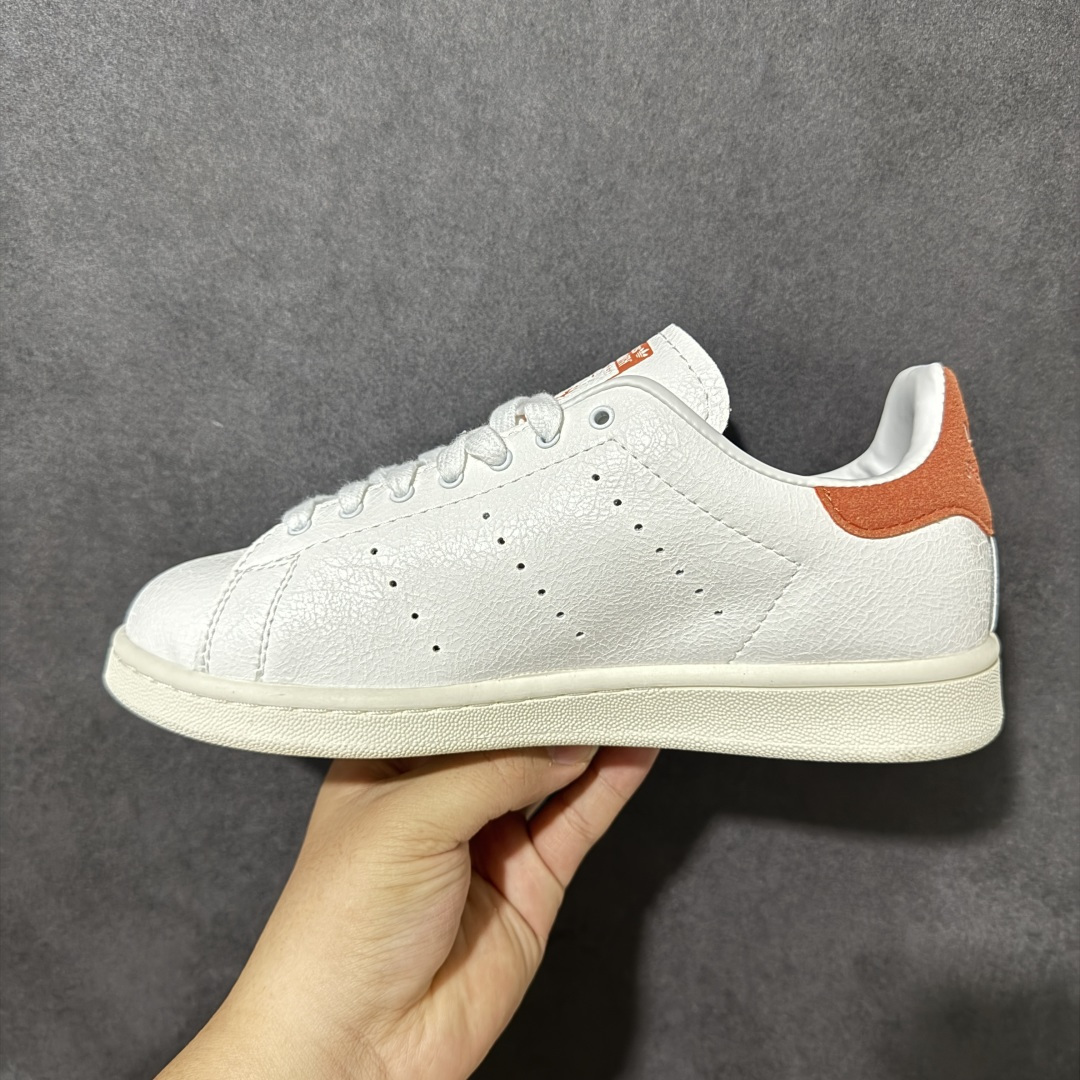 Adidas Stan Smith 80s 白橙 复古低帮板鞋 平整皮革鞋面 简约经典鞋型 鞋身线条利落，延续史密斯系列