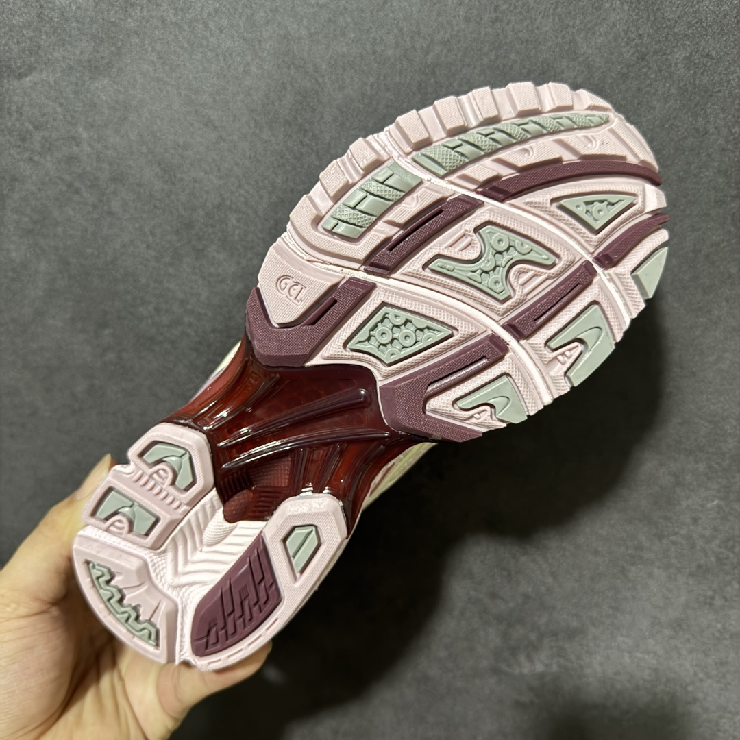 Asics Gel-Kayano 14 粉白 复古缓震跑鞋 网面拼接材质 舒适脚感 日常慢跑休闲 货号：1202A105