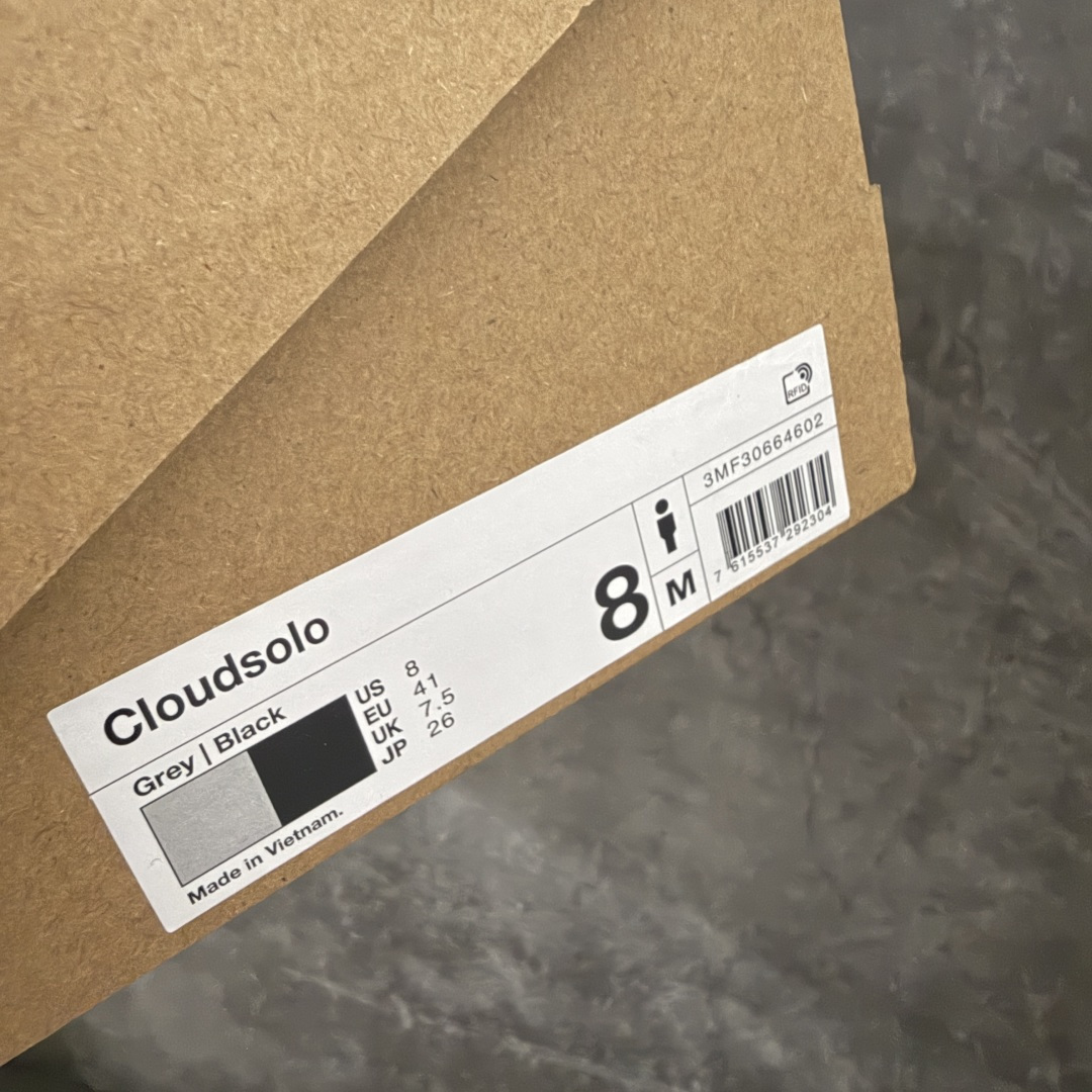 LOEWE罗意威 x ON昂跑 联名款 Cloudsolo系列 •原鞋一致橡胶底 原版高弹MD 加爆米花料 •正确后跟小