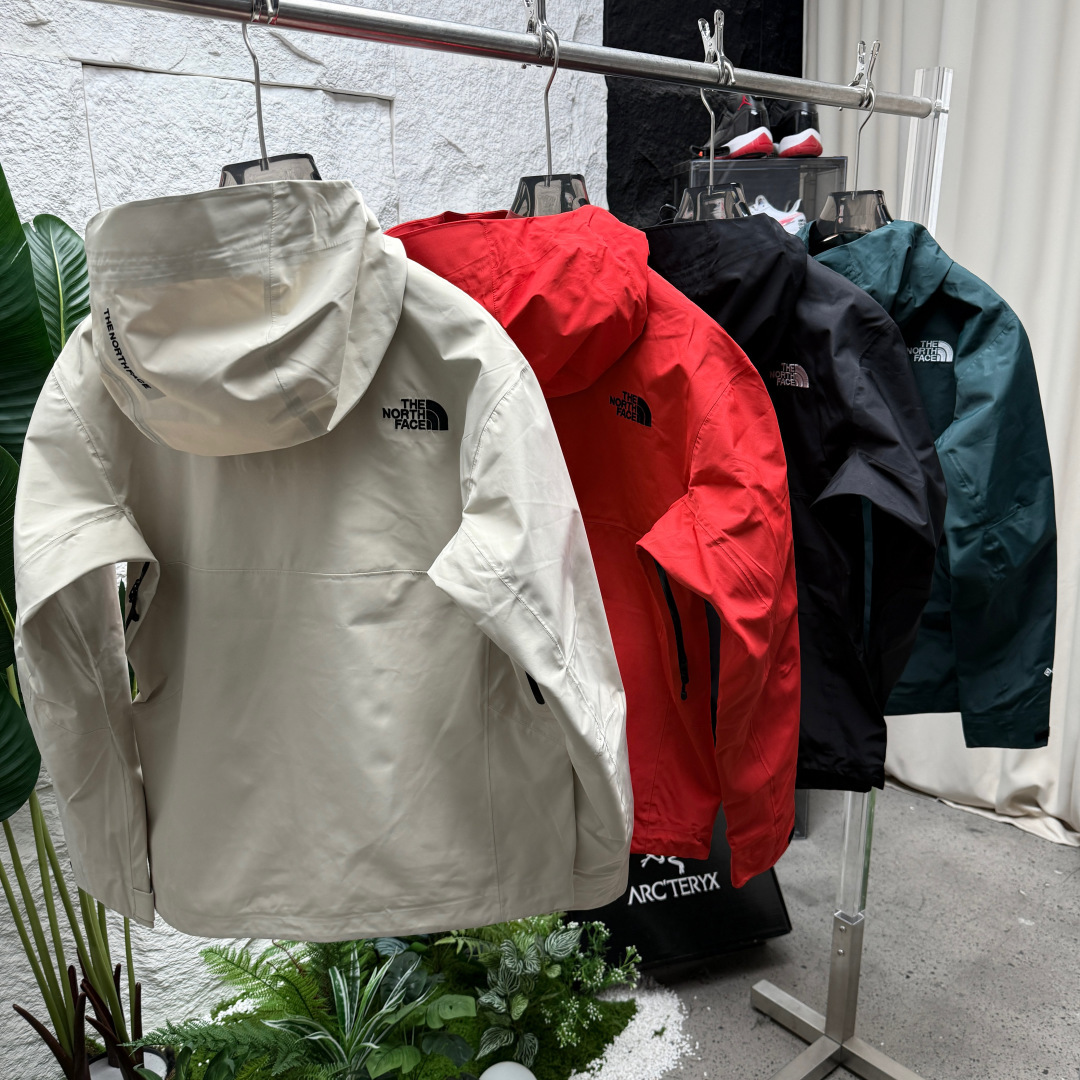 Limited Edition Professional Assault Suit by THE NORTH FACE: Panda Version - 图片 6