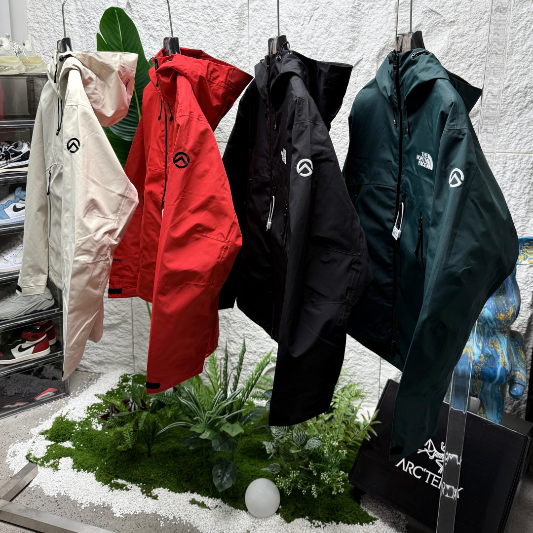 Limited Edition Professional Assault Suit by THE NORTH FACE: Panda Version - 图片 4