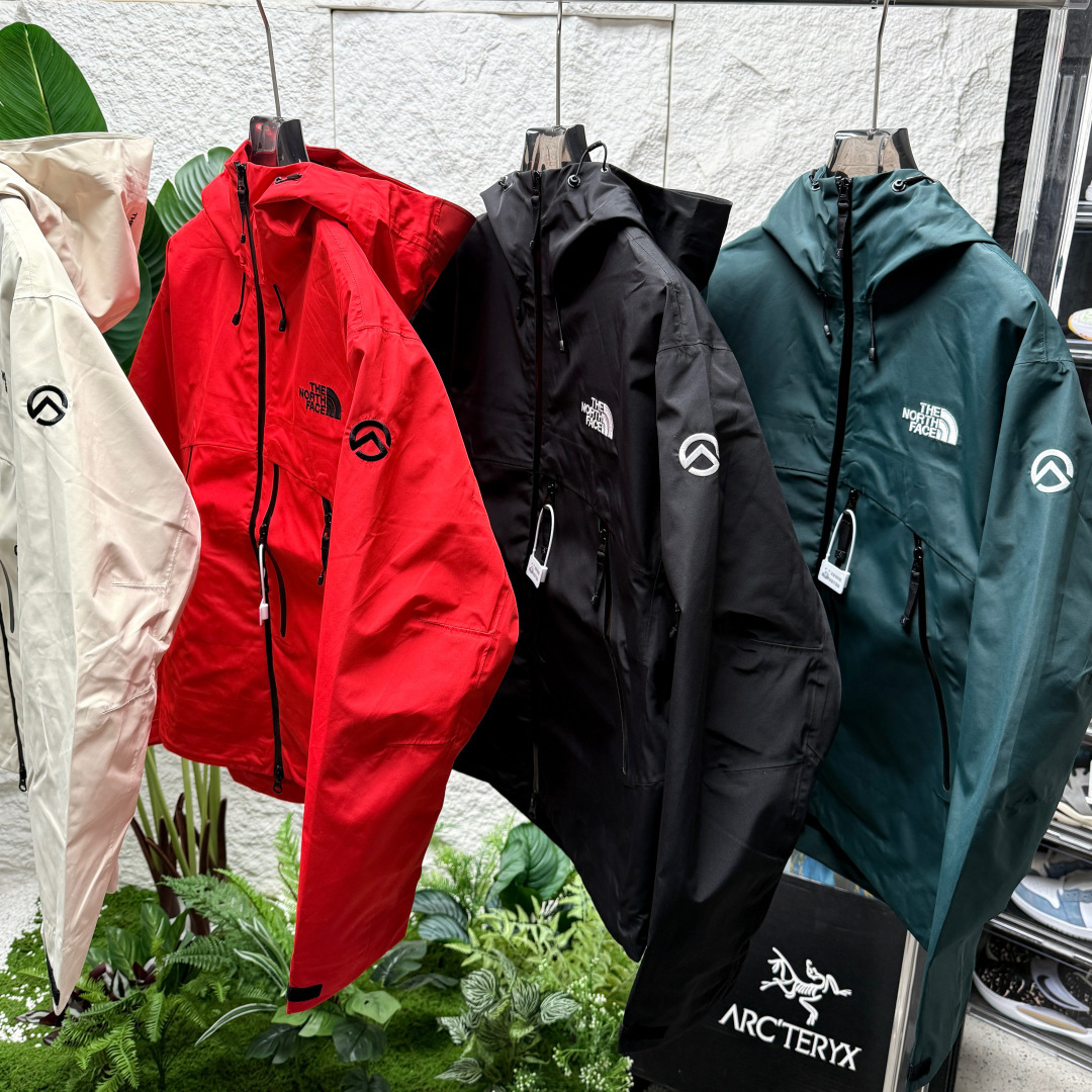 Limited Edition Professional Assault Suit by THE NORTH FACE: Panda Version - 图片 2