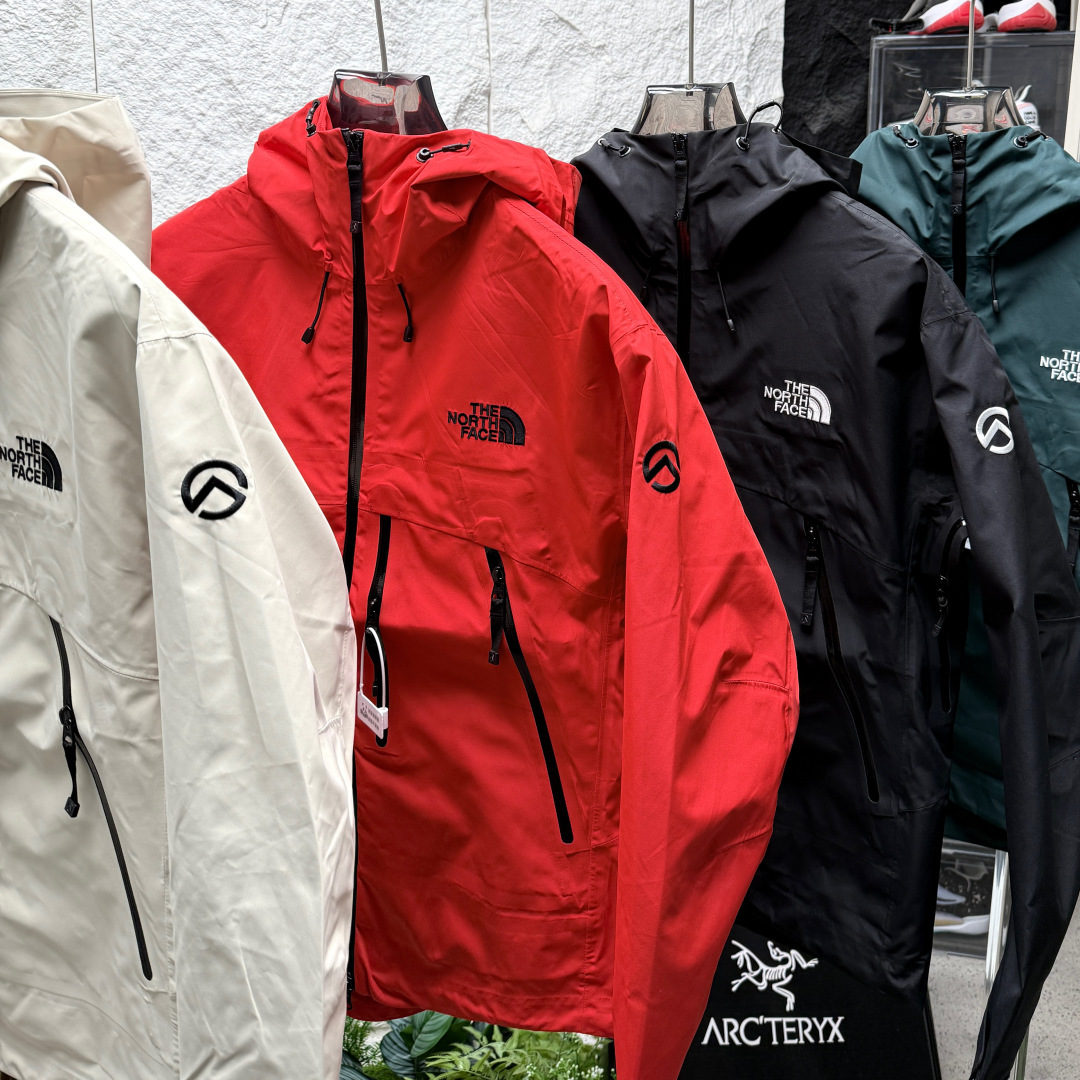 Limited Edition Professional Assault Suit by THE NORTH FACE: Panda Version - 图片 5