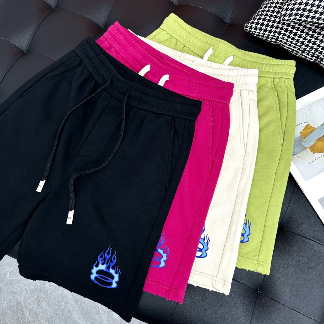 NO:446959,Balenciaga's new summer casual shorts for men, high-end custom high-weight cotton fabric, extremely comfortable, pants wash and wear design, direct flame logo printing, impeccable details, top-level auxiliary materials, original logo design concept, delicate and soft feel!  The upper body style is excellent!  Size M-4XL order to report height and weight, balenciaga, balenciaga, shorts, alexander wang19860909Balenciaga巴黎世家夏季新款男士休闲短裤,高级定制高克重纯棉面料,舒适度极高,裤口水洗磨损设计,直喷火焰logo印花,细节无可挑剔,顶级辅料配备,原版logo设计理念,手感细腻柔软！上身版型超赞！ 尺码M-4XL下单报身高体重,,balenciaga,balenciaga,shorts,alexander wang,Men's clothing