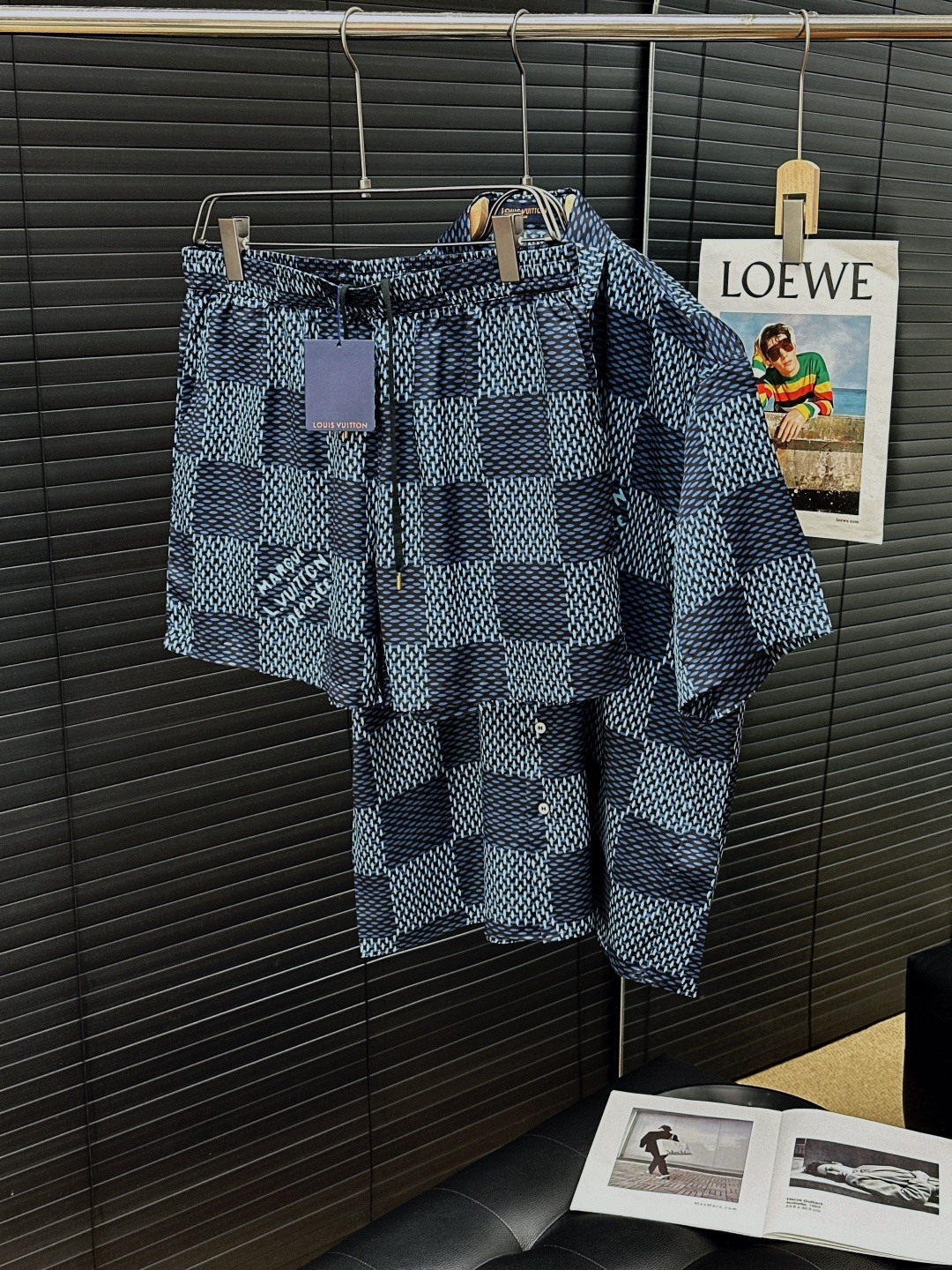 NO:464931,High-end version 100% mulberry silk see the details clearly and compare them casually [Top original list] Donkey brand 25 spring and summer new chess board plaid full print poplin suit short-sleeved shirt This shirt is laid out with a full Damier pattern for mulberry silk, with bright colors, showing the summer casual style. Fine workmanship is restored 11. Sizes-xl,,louis vuitton,shirts,T-shirt,alexander wang19860909高版本百分百桑蚕丝看清细节随意对比【顶级原单】驴牌25春夏新款棋盘格满印府绸套装短袖衬衫 本款衬衫为桑蚕丝铺陈全副Damier图案,色泽鲜亮,尽展夏日休闲风格.精细做工11还原. Sizes-xl,,louis vuitton,shirts,T-shirt,alexander wang,Men's clothing