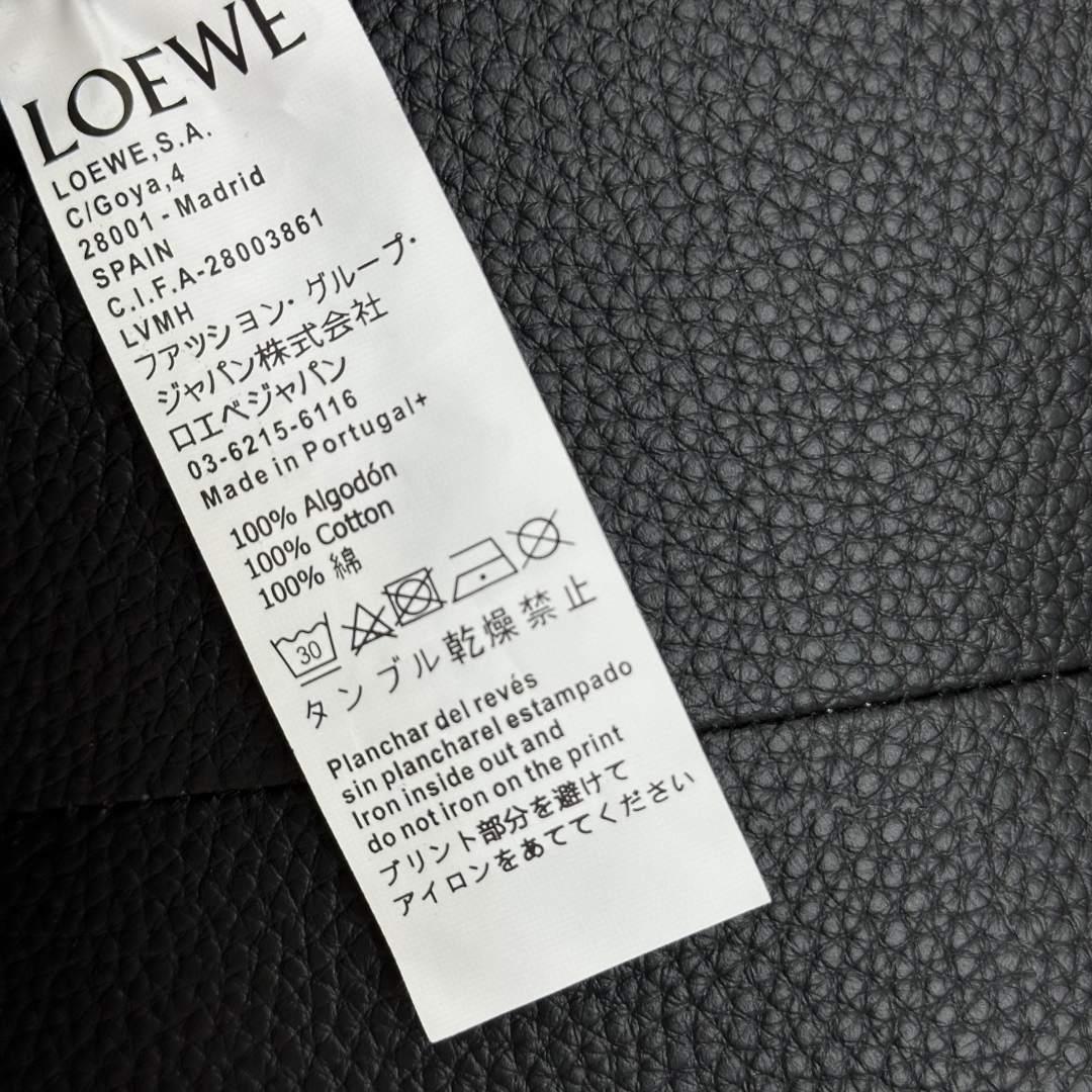  loewe罗意威夏季新款男士休闲短裤，三标齐全，高级定制全棉面料，舒适度极高，细节无可挑剔，顶级辅料配