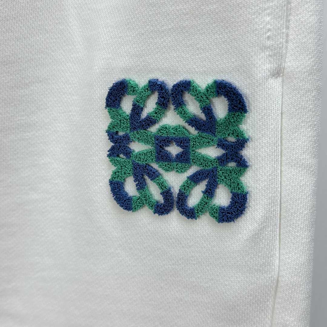  loewe罗意威夏季新款男士休闲短裤，三标齐全，高级定制全棉面料，舒适度极高，细节无可挑剔，顶级辅料配